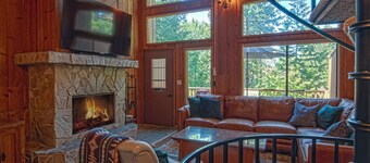 Mountain side condo with AC, premier location and year round amenities