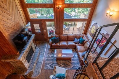 Mountain side condo with AC, premier location and year round amenities