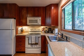 Kühlschrank, Mikrowelle, Ofen, Geschirrspüler