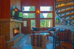 Fernseher, Kamin