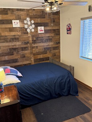 3 bedrooms, desk, iron/ironing board, free WiFi