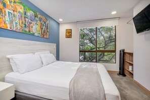 2 camere, una scrivania, ferro/asse da stiro, culla da viaggio