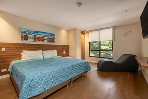 1 Schlafzimmer, Schreibtisch, Bügeleisen/Bügelbrett, Reisekinderbett