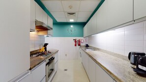 Kjøleskap, mikrobølgeovn, ovn og kokeplater