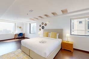 3 chambres, fer et planche à repasser, Wi-Fi, draps fournis