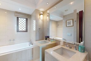 Hair dryer - Classical 1 Bed l Dubai Fountain View l Downtown (Downtown Dubai)
