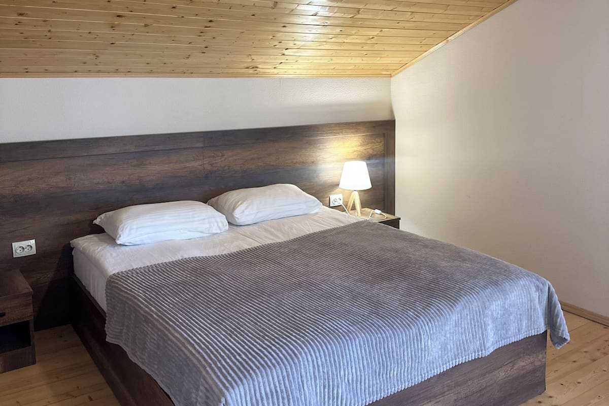 Classic Double Room | Pillowtop beds, free WiFi, bed sheets