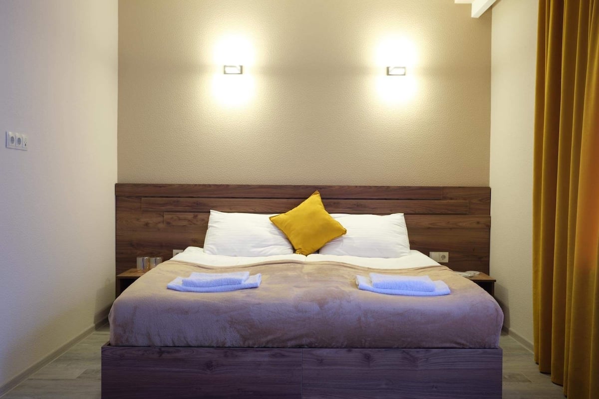 Basic Double or Twin Room, Balcony | Pillowtop beds, free WiFi, bed sheets