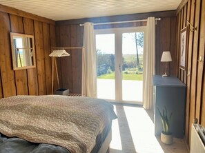 3 chambres, bureau, fer et planche à repasser, accès au Wi-Fi (inclus)