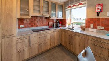 冰箱、微波炉、烤箱、炉灶