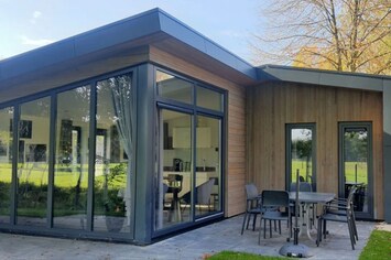 Außenseite Ferienhaus [Sommer]