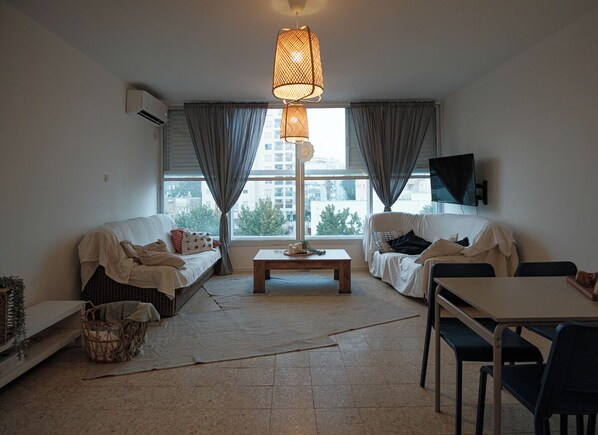 TV - Cosy apartment in Natanya (Netanya)