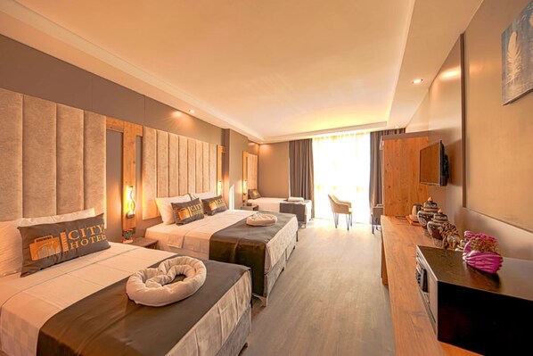 Hypo-allergenic bedding, in-room safe, individually decorated - ISTANBUL CITY AIRPORT HOTEL (Arnavutköy)