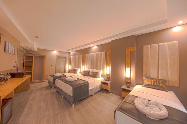 Family Quadruple Room | Hypo-allergenic bedding, in-room safe, individually decorated