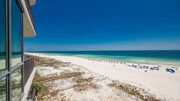 Condo, 2 habitaciones | Playa | En la playa