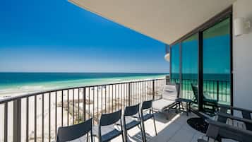 Condo, 2 Bedrooms | Property grounds