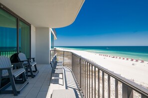 Condo, 2 Bedrooms | Property grounds