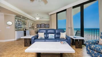 Condo, 2 Bedrooms | Living area
