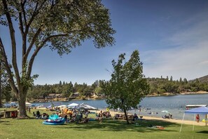 House, 3 Bedrooms | Property grounds - Sweet Haven - Home with EV Charger near Yosemite by RedAwning (Groveland)