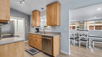 Rumah, 3 kamar tidur | Dapur pribadi | Lemari es, oven, mesin pembuat kopi/teh, dan pemanggang roti