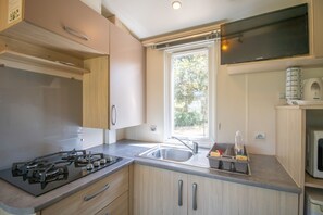 Frigorifero, microonde, piano cottura, macchina per tè/caffè