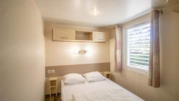 2 bedrooms, iron/ironing board, WiFi (free)