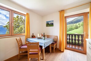 Dining - Holiday Apartment 'Fichtenhof Enzian' with Mountain View, Shared Garden and Wi-Fi (Tarces)