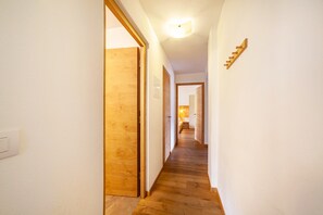 Interior - Holiday Apartment 'Fichtenhof Enzian' with Mountain View, Shared Garden and Wi-Fi (Tarces)
