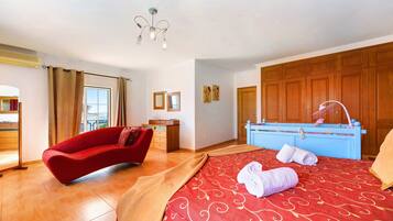 5 bedrooms, iron/ironing board, free WiFi, bed sheets