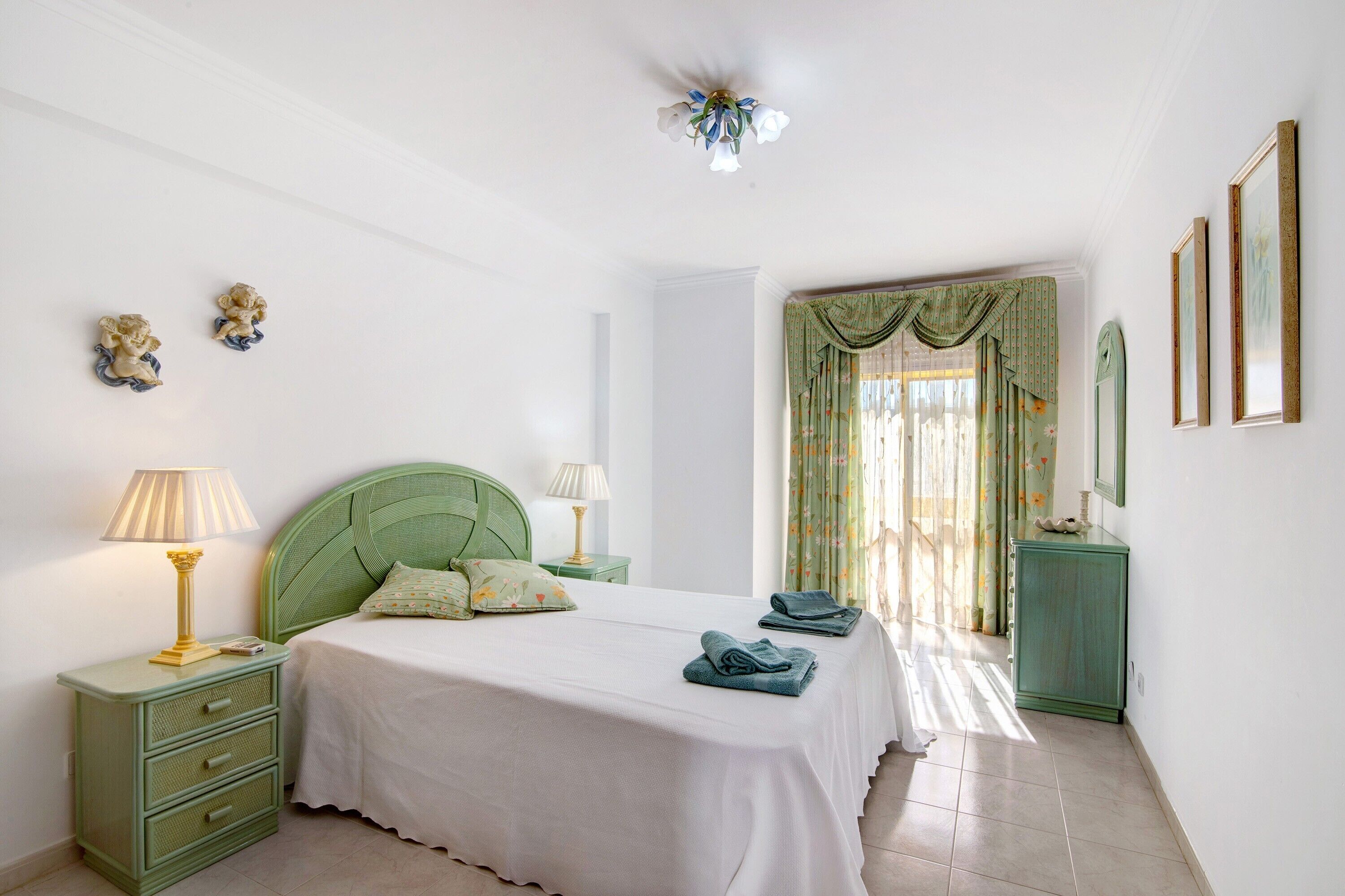 1 chambre, fer et planche à repasser, Wi-Fi gratuit, draps fournis