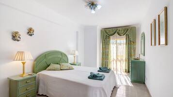 1 chambre, fer et planche Ă repasser, Wi-Fi gratuit, draps fournis