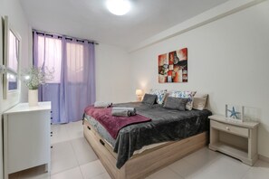 1 bedroom, free WiFi, bed sheets - Holiday Home "Seaview las Americas" with Sea View, Shared Pool and Wi-Fi (Adeje)