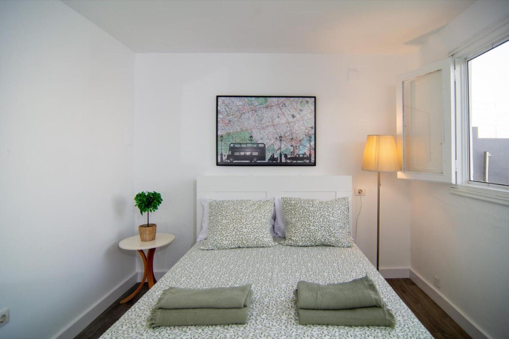 1 chambre, fer et planche à repasser, Wi-Fi gratuit, draps fournis