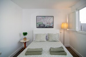 1 habitación, tabla de planchar con plancha, wifi gratis y ropa de cama 