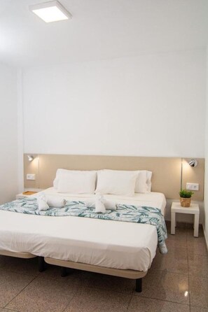 1 slaapkamer, een strijkplank/strijkijzer, gratis wifi, beddengoed