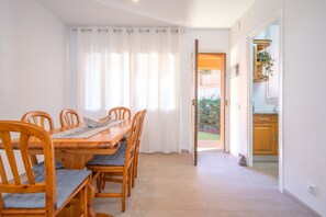 Dining - La Caseta de Sant Pol – Families Only, Private Pool & Wi-Fi (Sant Feliu de Guíxols)