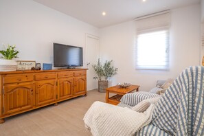 TV - Vacation Home "Sant Pol" Only for Families with Private Pool & Wi-Fi (Sant Feliu de Guíxols)