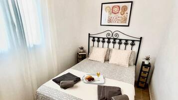 2 makuuhuonetta, silitysrauta/-lauta, ilmainen Wi-Fi, vuodevaatteet