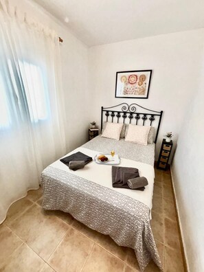 2 habitaciones, tabla de planchar con plancha y wifi gratis 