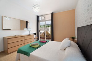 1 slaapkamer, een strijkplank/strijkijzer, gratis wifi, beddengoed