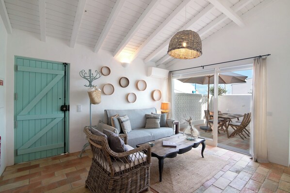 TV, fireplace - Casa De Benafim 1: Shared Pool, Private Terrace & Wi-Fi (Benafim)