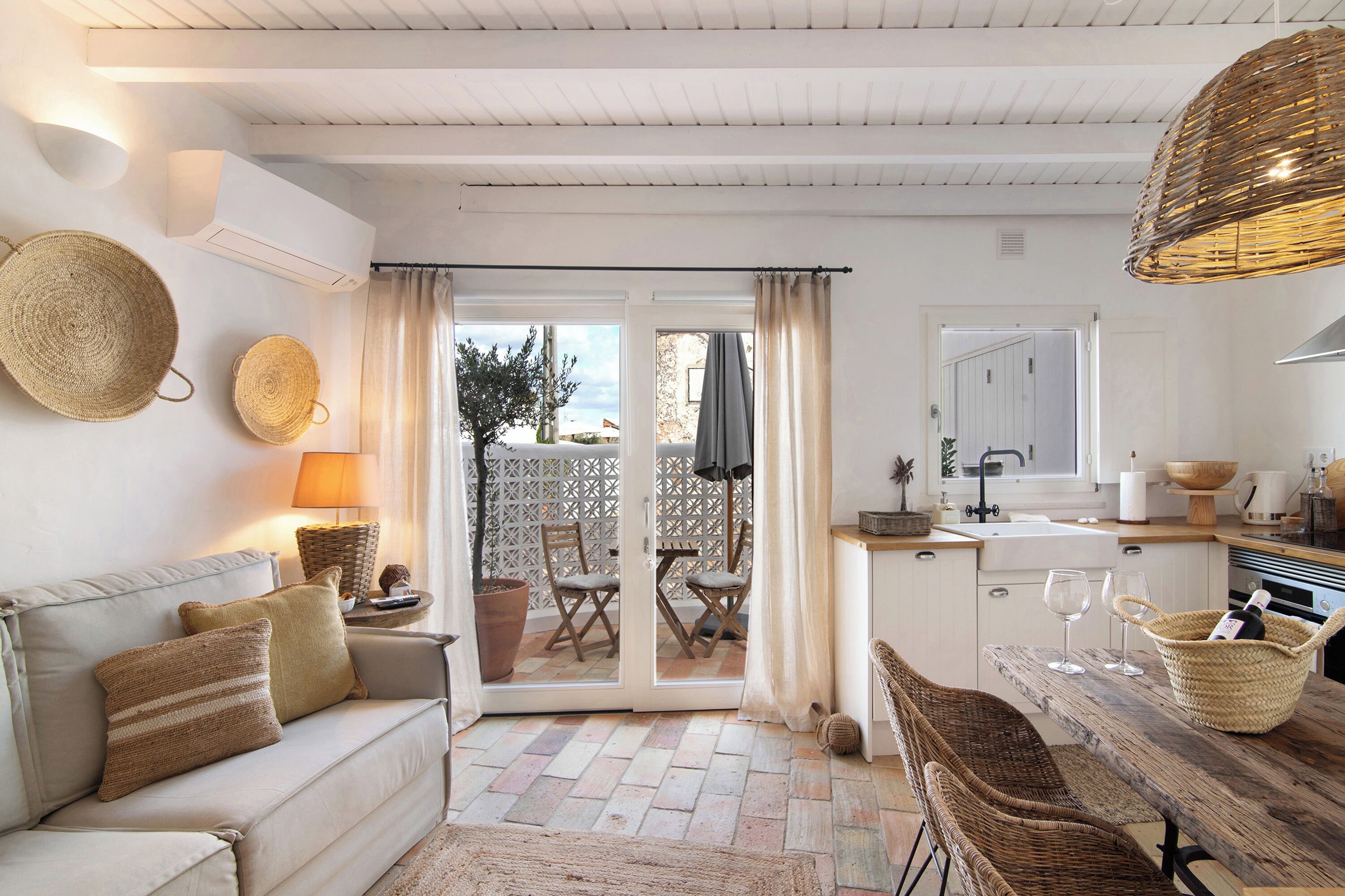 Télévision, cheminée