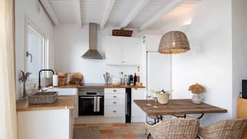 KylskÄp, mikrovÄgsugn, ugn och spishÀll