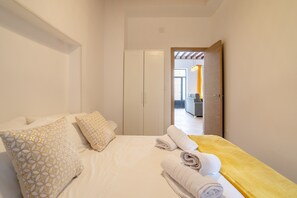 2 bedrooms, free WiFi, bed sheets - Apartment 'Casa De La Esperanza' with Wi-Fi and Air Conditioning (Alicante (Alacant))