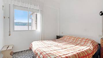 3 bedrooms, iron/ironing board, bed sheets