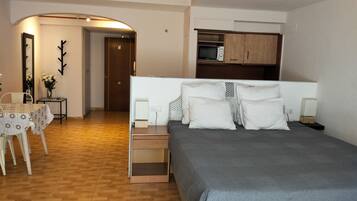 1 chambre, Wi-Fi gratuit, draps fournis