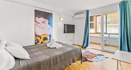 Apartment in 'Unique Hotel Apartment 3-3' with Sea View, Wi-Fi, and Air Conditioning