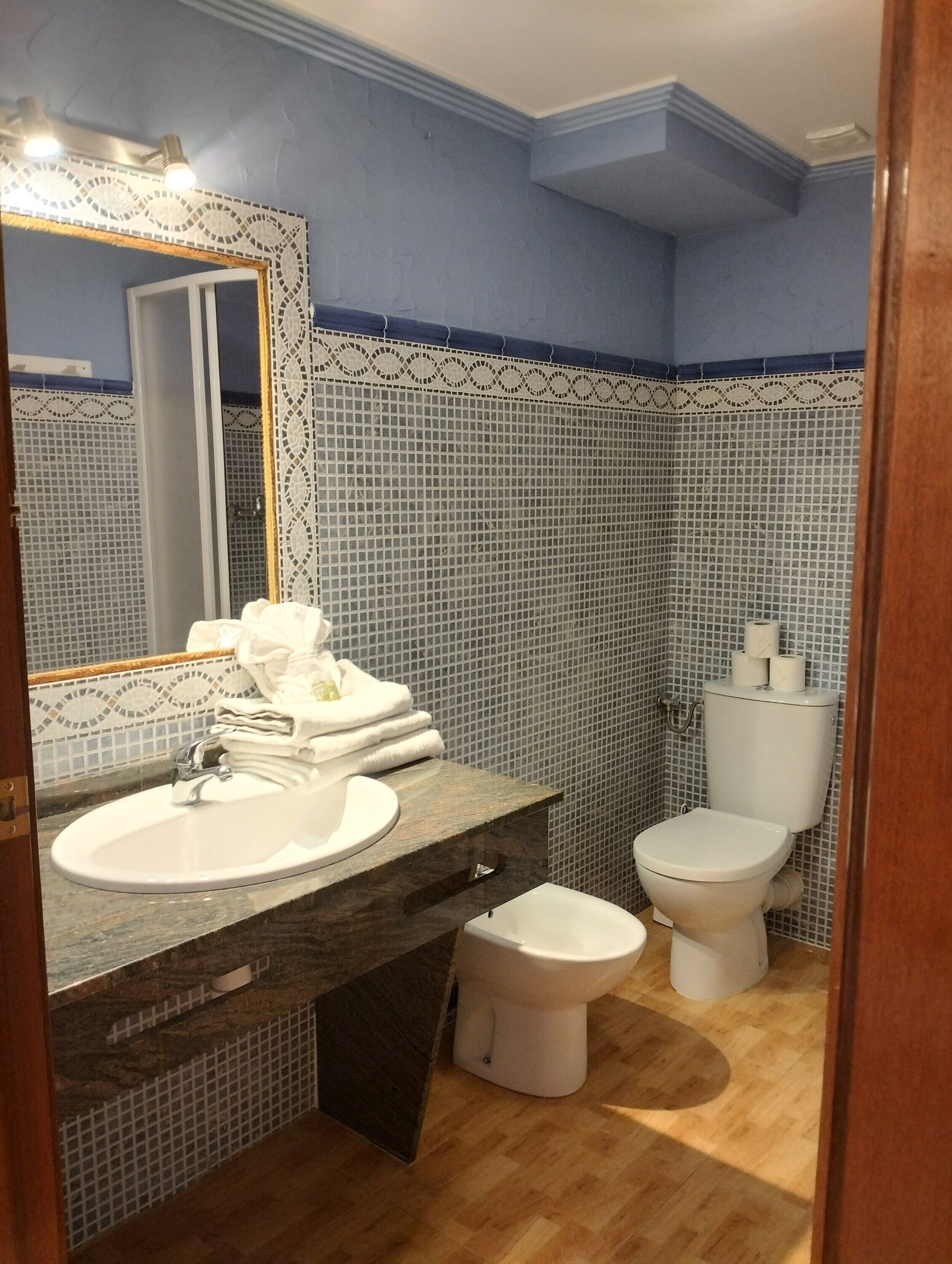 Bruser, hårtørrer, håndklæder