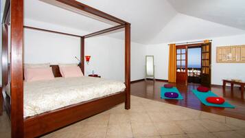 4 bedrooms, iron/ironing board, free WiFi, bed sheets