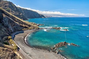 Beach nearby - Vacation Home 'Salitre Suites Tamara' with Sea View, Shared Pool & Wi-Fi (Tacoronte)